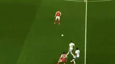 阿杜受伤引焦点，高效数据闪耀全场，90度扭脚引发忧虑