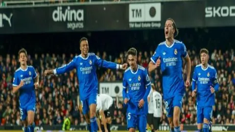 三亚高空王子翱翔，探秘非遗“达瓦孜”传承之谜